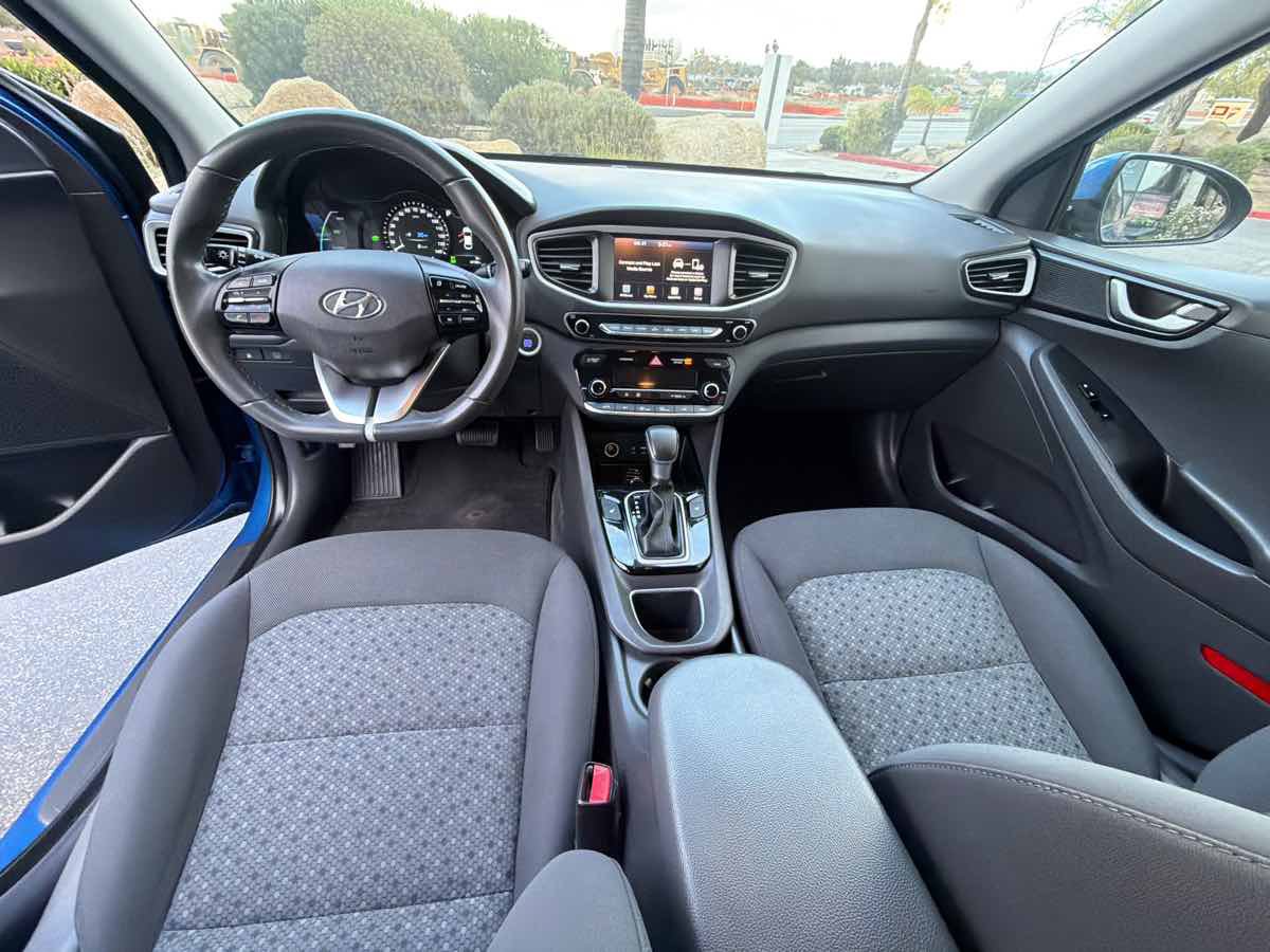 Used 2017 Hyundai Ioniq SEL FWD image 3