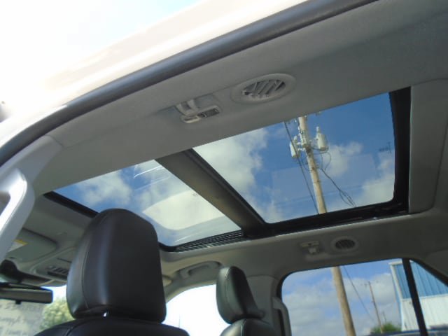 Used 2023 Ford Explorer XLT w/ Equipment Group 202A AWD/4WD image 4