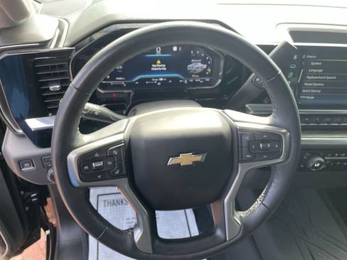 Used 2022 Chevrolet Silverado 1500 LT AWD/4WD image 12