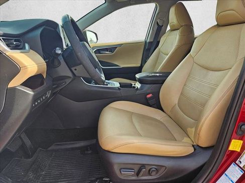 Used 2020 Toyota RAV4 Limited image 17