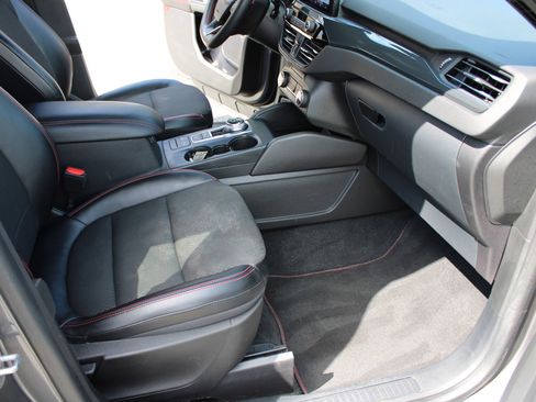 Used 2023 Ford Escape ST-Line image 14