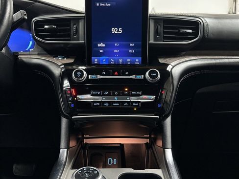 Used 2023 Ford Explorer Platinum w/ Premium Technology Package image 26