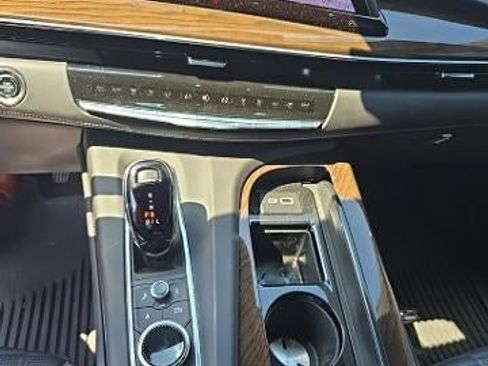 Used 2024 Cadillac Escalade Premium Luxury Platinum AWD/4WD image 7