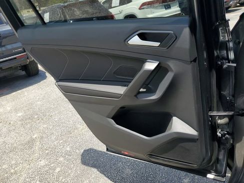 Certified 2023 Volkswagen Tiguan SE FWD image 13