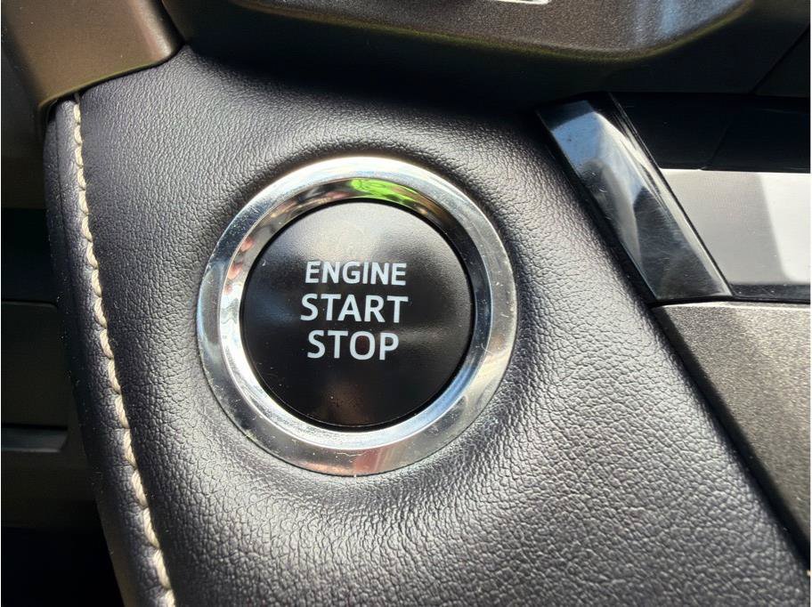 Used 2015 Toyota RAV4 Limited AWD/4WD image 19