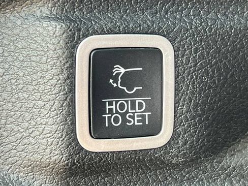 Used 2024 Jeep Grand Cherokee L Altitude AWD/4WD image 37