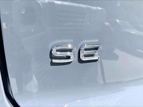 Used 2026 Volkswagen Atlas Cross Sport SE w/ Panoramic Sunroof Package FWD image 7