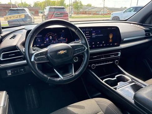 Used 2024 Chevrolet Traverse LT image 22