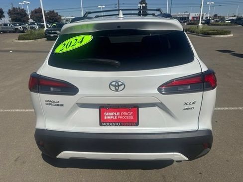 Used 2024 Toyota Corolla Cross XLE w/ Convenience Package AWD/4WD image 8