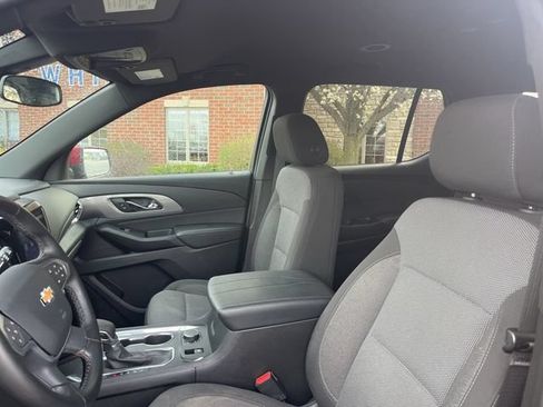 Used 2023 Chevrolet Traverse LT FWD image 11