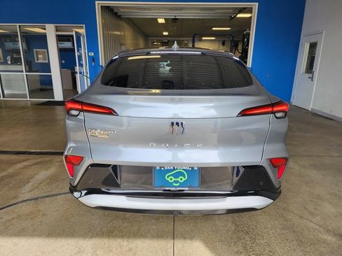 Certified 2025 Buick Envista Sport Touring image 3