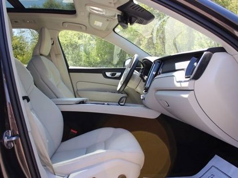 Certified 2023 Volvo XC60 B5 Plus w/ Climate Package AWD/4WD image 17
