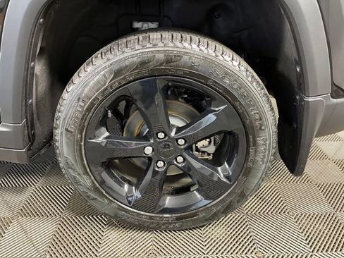 Used 2026 Jeep Grand Cherokee Limited AWD/4WD image 11