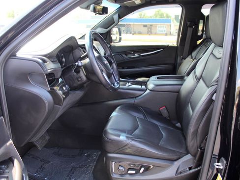 Used 2019 Cadillac Escalade ESV Platinum w/ Escalade Sport Edition AWD/4WD image 9