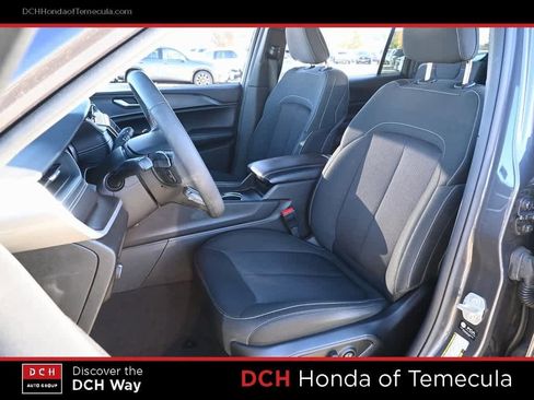 Used 2024 Jeep Grand Cherokee L Laredo image 16