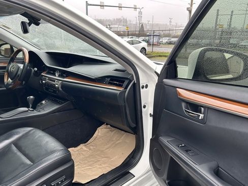 Used 2013 Lexus ES 300h w/ Luxury Pkg image 15