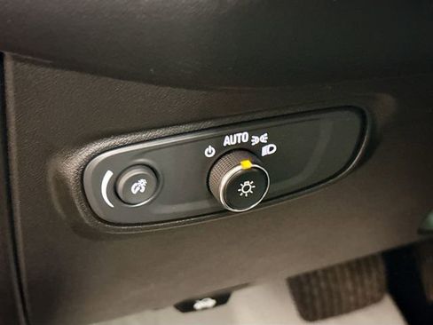 Used 2020 Chevrolet Equinox LS image 11