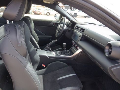 Used 2025 Toyota GR86 Premium w/ ALL Weather Mat Package (TMS) RWD image 28