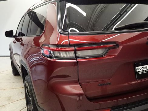 Used 2023 Jeep Grand Cherokee L Laredo AWD/4WD image 18