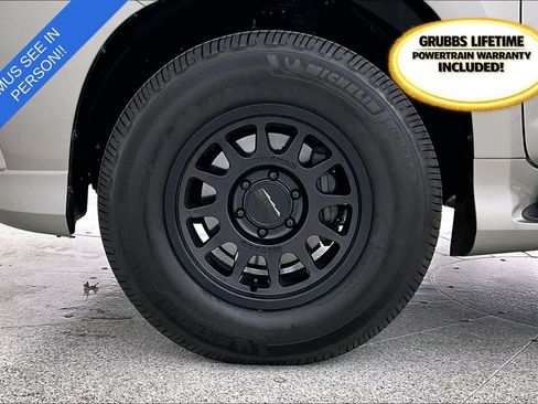 Used 2023 Lexus GX 460 Premium w/ Premium Package image 12