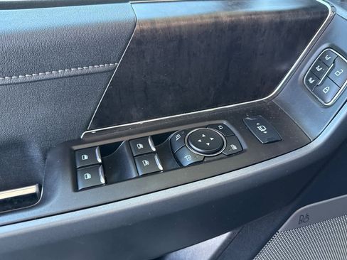 Used 2023 Ford F250 Lariat w/ Lariat Ultimate Package AWD/4WD image 11