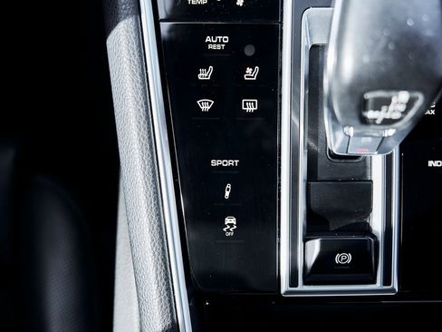 Used 2020 Porsche Panamera 4 image 70