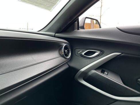 Used 2018 Chevrolet Camaro SS image 33