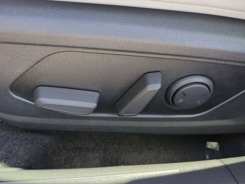 Used 2025 Hyundai Elantra Limited FWD image 12