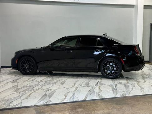 Used 2019 Chrysler 300 Touring w/ Sport Appearance Package image 9