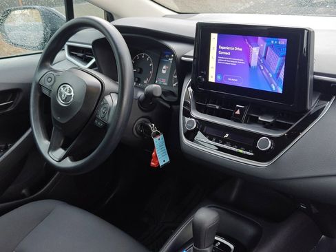 Used 2025 Toyota Corolla LE image 28