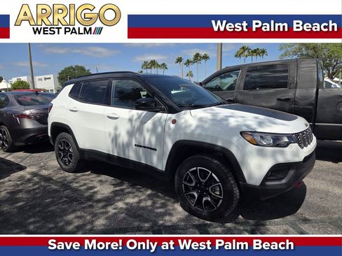 Used 2025 Jeep Compass Trailhawk w/ Trailhawk Convenience Group image 1