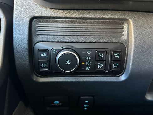 New 2026 Ford F250 Lariat w/ Black Appearance Package image 26