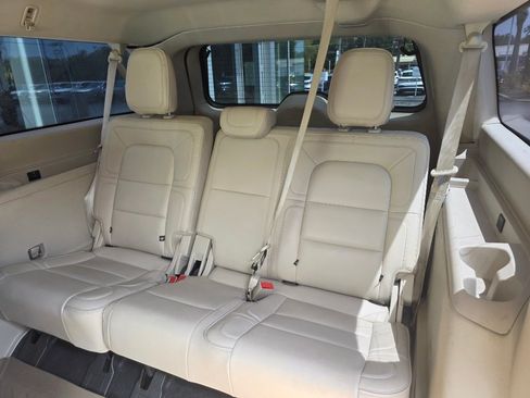 Used 2018 Lincoln Navigator L Select AWD/4WD image 11