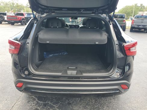 Used 2025 Chevrolet Trax RS w/ Sunroof Package FWD image 24