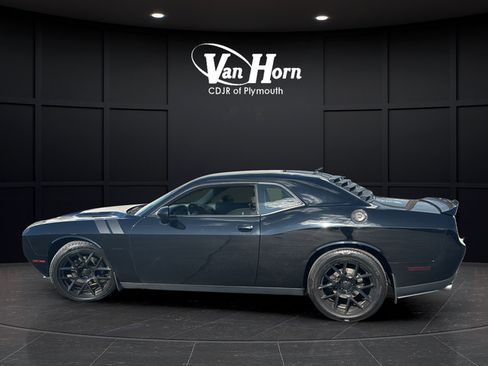 Used 2015 Dodge Challenger R/T Plus RWD image 4