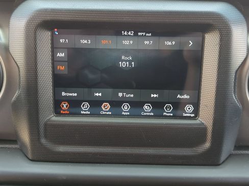 Used 2023 Jeep Wrangler Sport AWD/4WD image 16