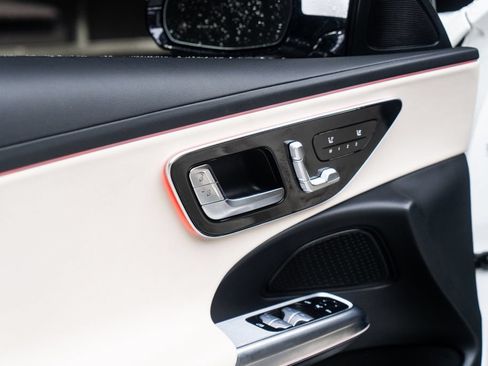 Used 2025 Mercedes-Benz E 350 Sedan image 18