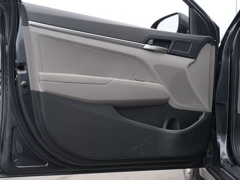 Used 2020 Hyundai Elantra SE FWD image 14
