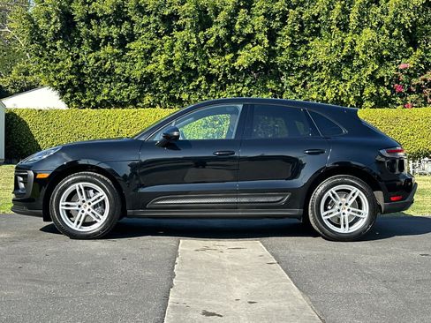 Certified 2025 Porsche Macan AWD/4WD image 2
