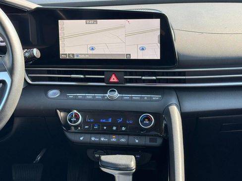 Used 2025 Hyundai Elantra SEL FWD image 15