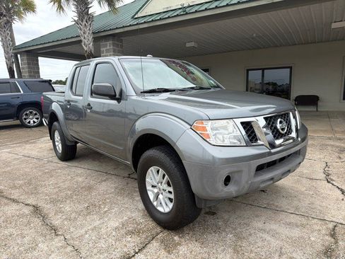 Used 2018 Nissan Frontier SV AWD/4WD image 2