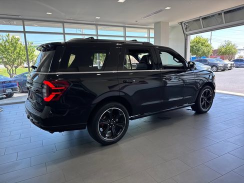 Used 2022 Ford Expedition Limited AWD/4WD image 8