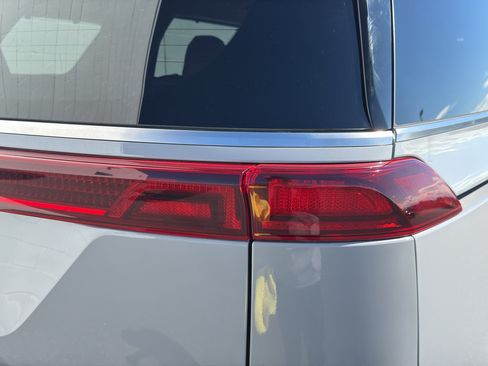 Used 2024 Kia Carnival SX FWD image 7