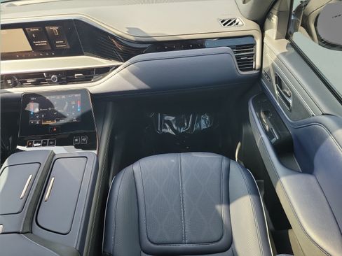Certified 2026 INFINITI QX80 4WD w/ Sport Exterior Package image 12