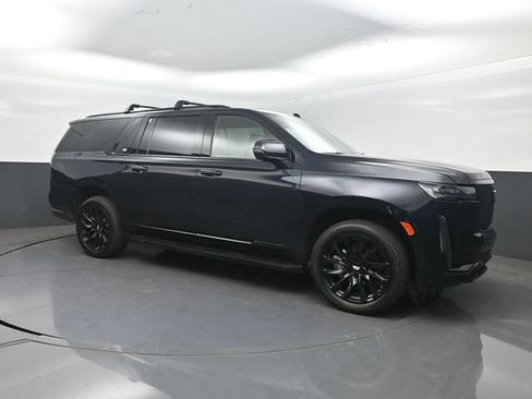 Used 2022 Cadillac Escalade ESV Sport w/ LPO, ONYX Package AWD/4WD image 40