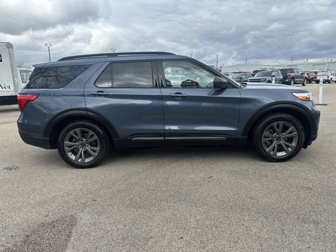 Used 2021 Ford Explorer XLT w/ Equipment Group 202A image 8