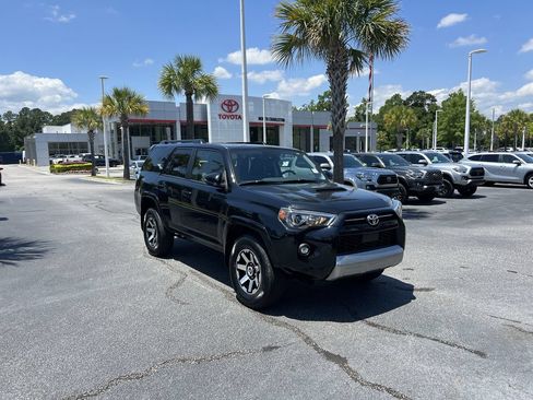 Used 2022 Toyota 4Runner TRD Off-Road Premium w/ Moonroof Package AWD/4WD image 2