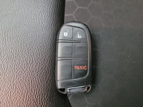 Used 2018 Jeep Compass Latitude FWD image 32