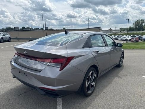 Used 2023 Hyundai Elantra SEL w/ Convenience Package FWD image 7