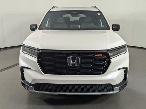 Used 2025 Honda Pilot TrailSport image 3